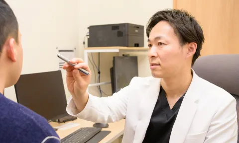 専門医による診察の様子